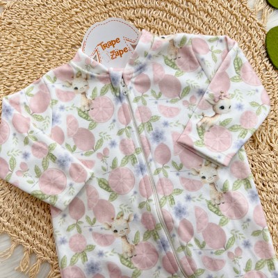 Macacão em Soft com Abertura em Zíper Girafinha com Flores - Off White e Rosa